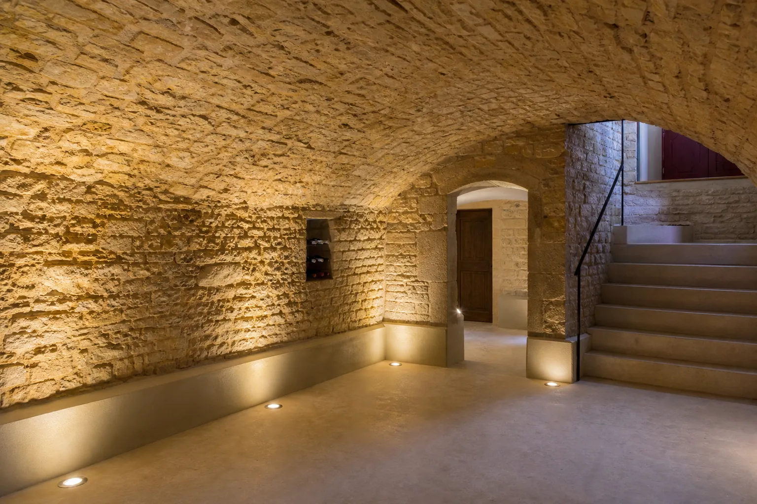 Cave voûtée en pierre assainie après traitement de l’humidité